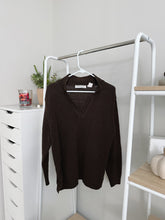 Load image into Gallery viewer, Carolyn Taylor Essentials Brown Knit Collar Pullover (L)

