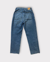 Load image into Gallery viewer, Hollister Curvy Ultra High-Rise Dad Jeans (11)
