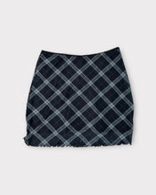 Load image into Gallery viewer, H&amp;M Black Plaid Short Skirt (S)

