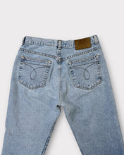 Load image into Gallery viewer, Calvin Klein Double Stone Wash 90&#39;s Relaxed Jeans (11)
