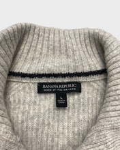Load image into Gallery viewer, Banana Republic Heather Grey Cropped Wool Pullover (L)
